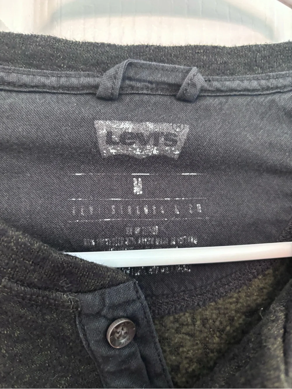 Levi's dark gray/brown Crewneck Henley Sweater with Small Logo